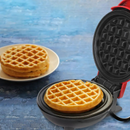 Mini-Waffeleisen elektrisch für Waffeln mit Antihaftplatten - kompaktes Design rot