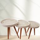 Set 3 Couchtische Mandala-Design - Weiß mit Gold, Beine aus Naturholz, verschiedene Größen