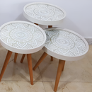Set 3 Couchtische Mandala-Design - Weiß mit Gold, Beine aus Naturholz, verschiedene Größen